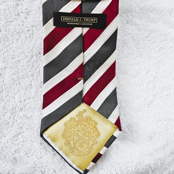 Trump Business Signature Repp Tie 60" X 4" Widest Point - Picture 3 of 4